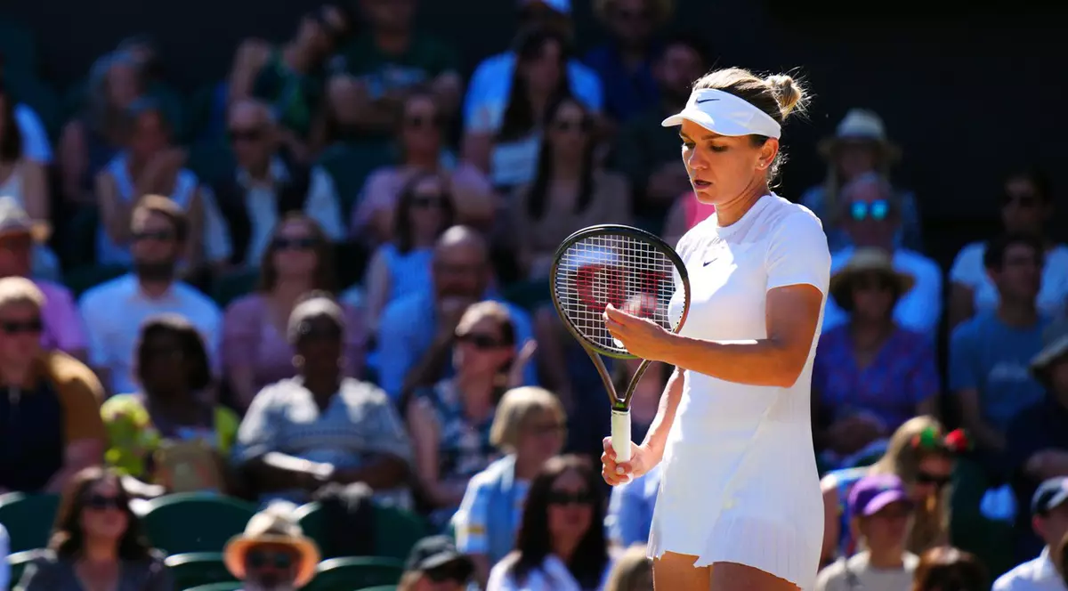 Simona Halep s-a oprit în semifinală la Wimbledon. Învinsă în două seturi de Elena Rybakina