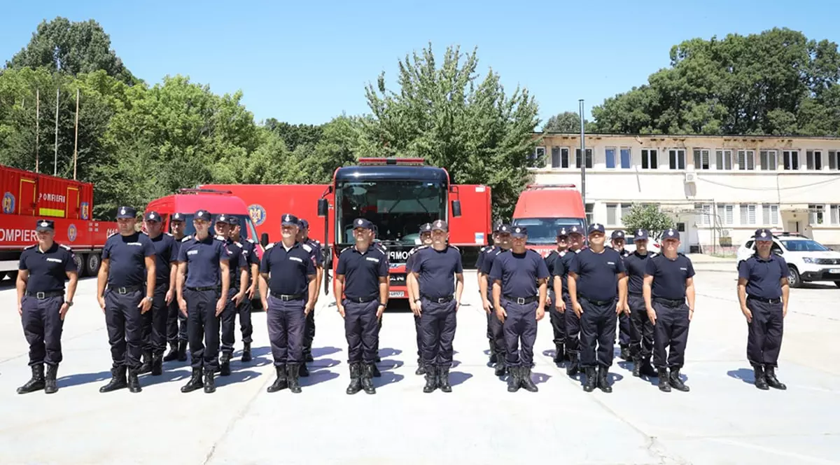 A doua serie de pompieri români a plecat în Grecia, să ajute în lupta cu incendiile
