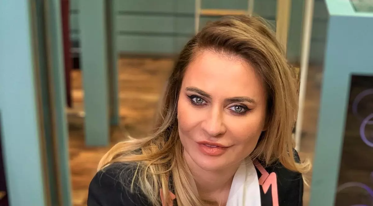 Adina Buzatu