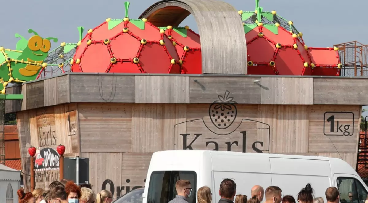 O sută de români și ucraineni s-au bătut la o fermă-parc de distracții din Germania. Mai multe persoane au fost rănite