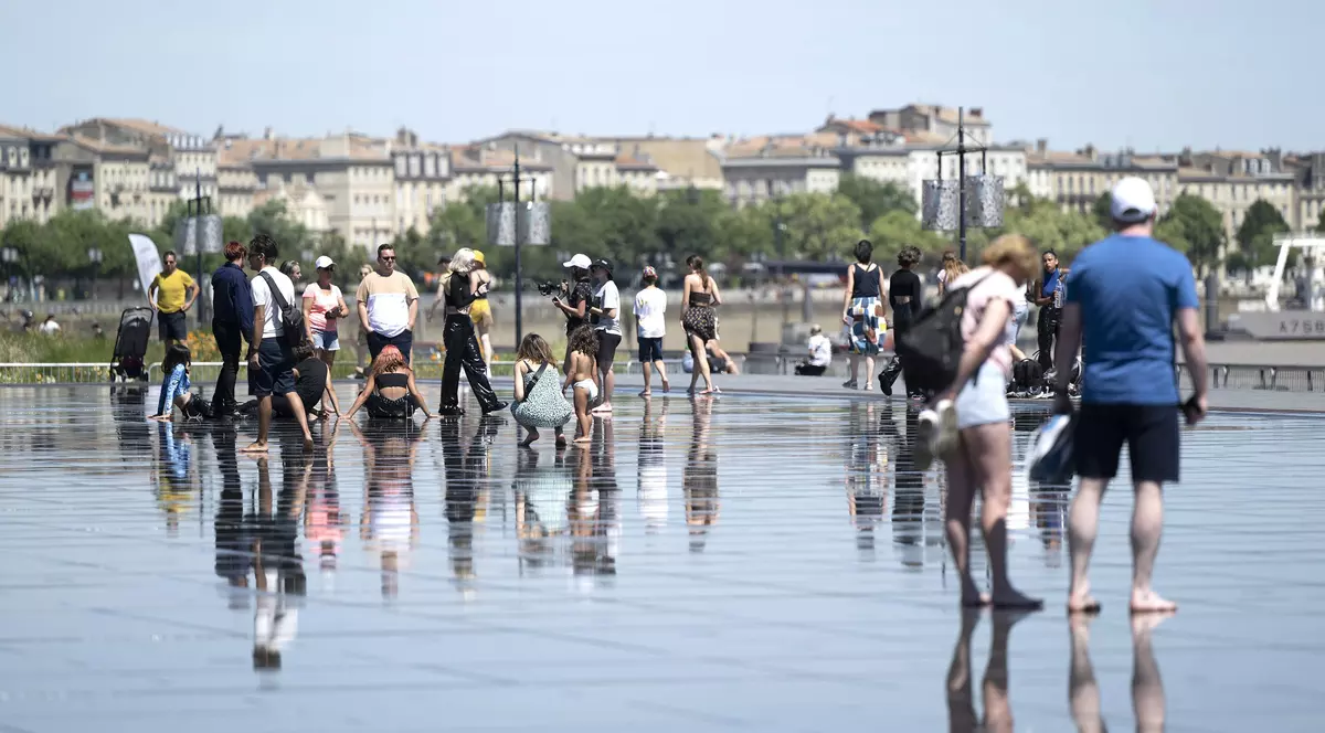 Căldură extremă în Europa, cu recorduri de temperatură și incendii de vegetație. „Cupola de foc” afectează și România