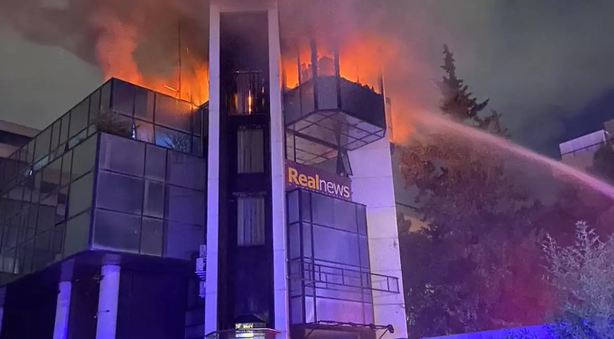 Sediul unui post de radio și biroul unui cotidian din Atena, incendiate