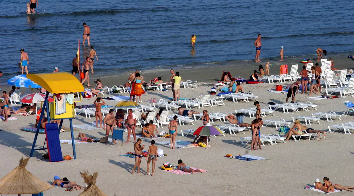 Explicația complexului din Mamaia pentru tariful de 200 de lei pentru un loc pe cearșaf