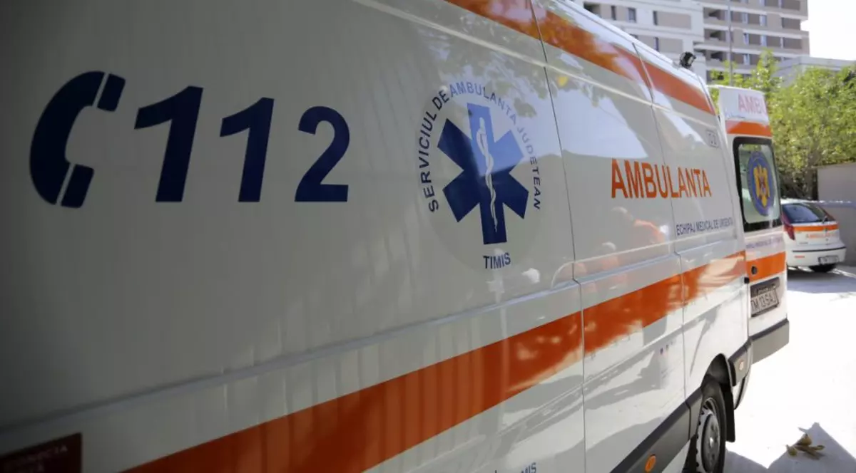 VIDEO O fată de 14 ani din Cerneşti, județul Botoșani, a născut în ambulanță