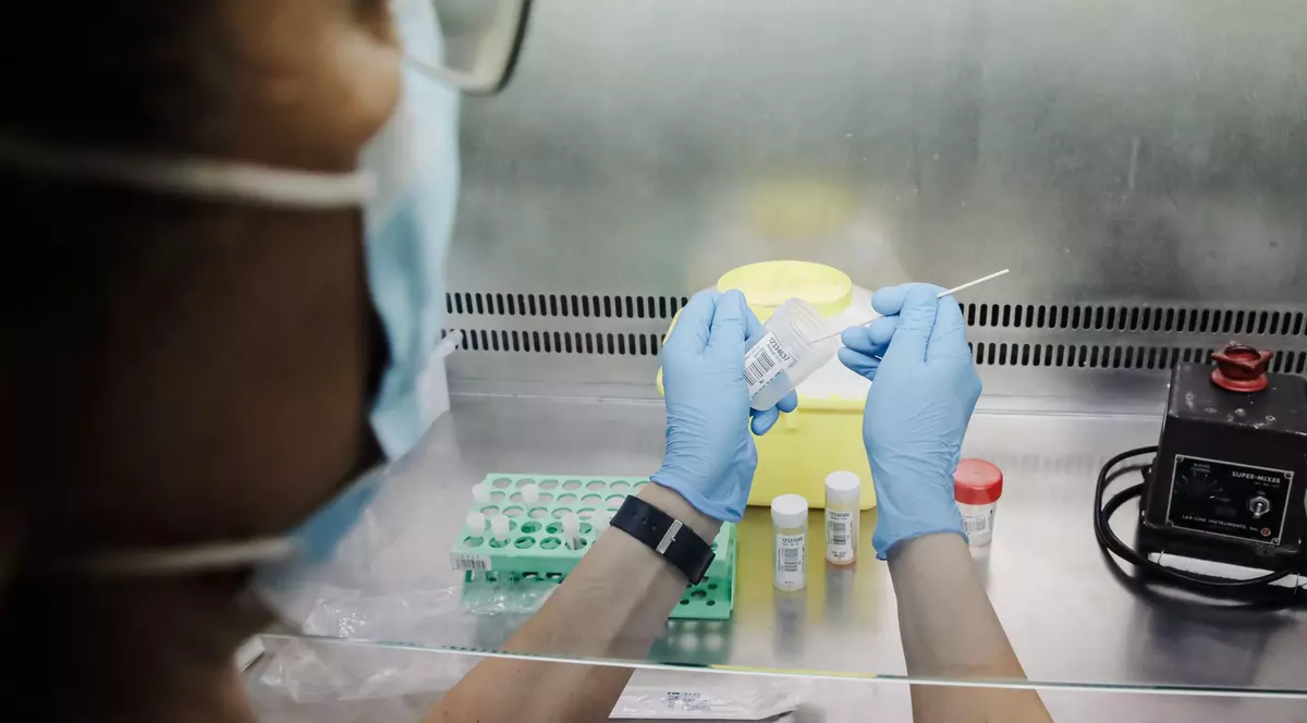 În 1988, în România era interzis să scrii HIV sau SIDA pe un certificat medical, astăzi râdem de o altă boală: variola maimuței