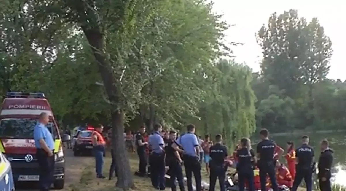 Trupul unui bărbat a fost descoperit plutind pe lacul Herăstrău, miercuri dimineață