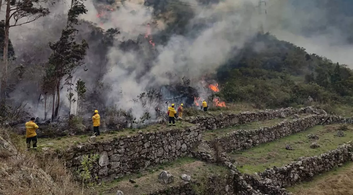 Machu Picchu, amenințat de un incendiu de vegetație. Intervenție dificilă pentru pompieri