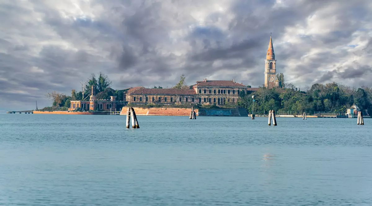 Insula Poveglia din Italia
