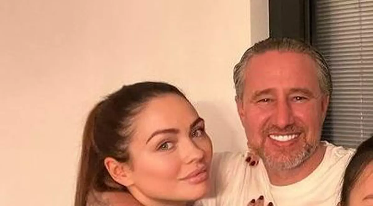 Cum s-a afișat Laurențiu Reghecampf cu Corina Caciuc. Fotografia care a stârnit controverse pe Internet