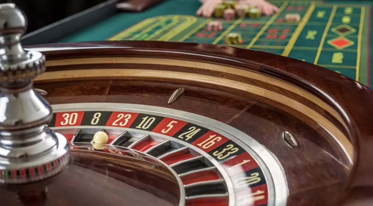 Cazinourile nu sunt numai despre păcănele: Poți juca o grămadă de tipuri de jocuri online!