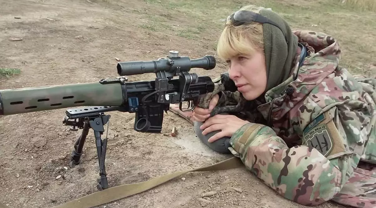 O celebră lunetistă ucraineană, despre care rușii au scris de mai multe ori că au lichidat-o, e vie și vorbește despre „morțile” ei