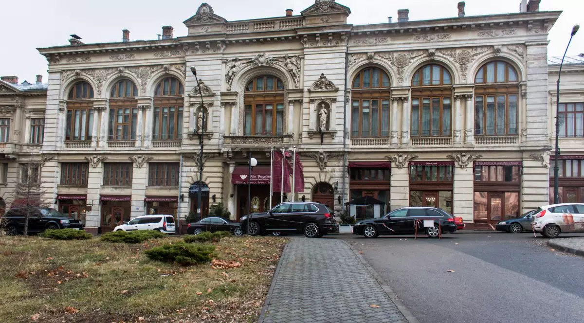 Palatul Bragadiru din București, scos la vânzare. Câți bani se cer pe monumentul istoric și ce spune ministrul Culturii. Foto: Hepta.ro