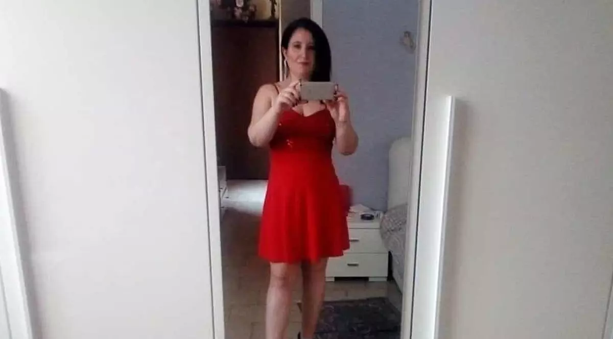 O femeie și-a abandonat bebelușul timp de șase zile pentru a petrece cu iubitul cunoscut pe Tinder, în Italia. Fetița a murit