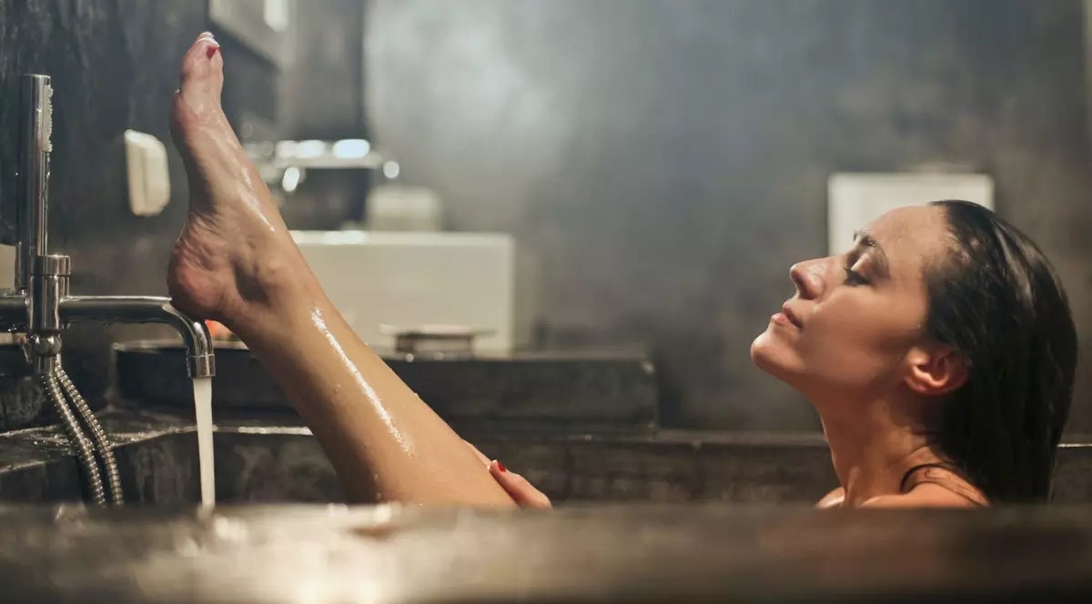 Răsfăț ca la spa chiar la tine acasă! Cum să te bucuri de o baie relaxantă