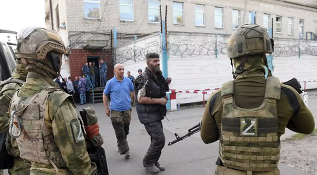 Rusia afirmă că 40 de prizonieri ucraineni au fost uciși într-un bombardament ucrainean. Kievul neagă responsabilitatea și spune că rușii încearcă să acopere dovezile de tortură