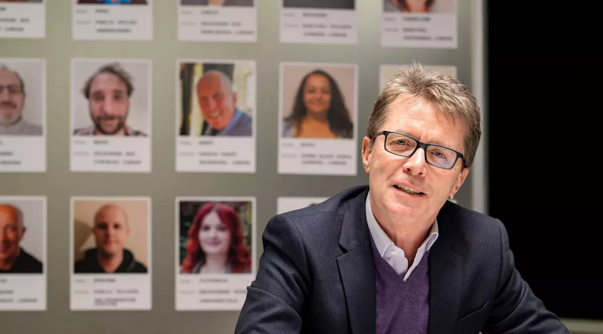 Un prezentator BBC dezvăluie abuzurile la care a fost supus în școală și clipele de groază trăite de colegii săi: „Își plimba degetele pe mine”