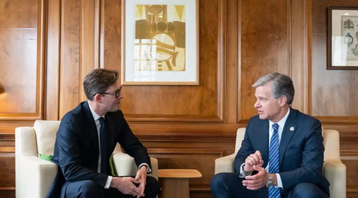 Șefii FBI și MI5 au lansat un avertisment fără precedent privind spionajul Chinei