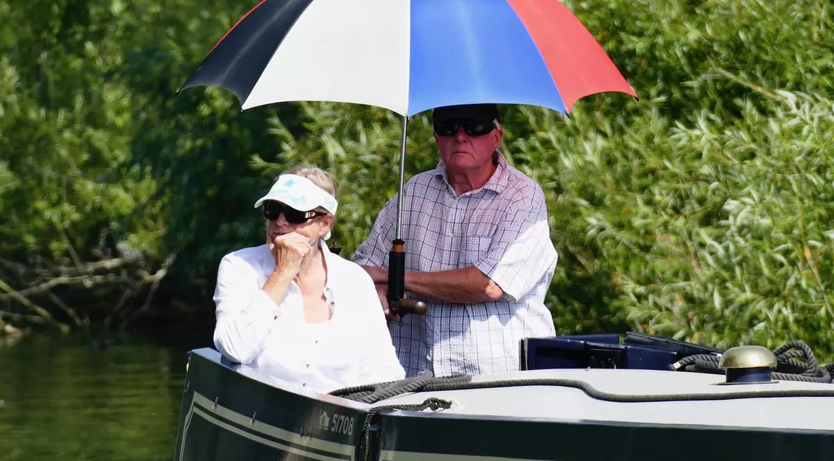 Marea Britanie a înregistrat cea mai ridicată temperatură din istorie: 39 de grade Celsius. Valul de căldură se intensifică