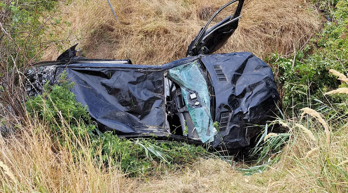 Un român a murit în Mercedesul făcut praf, după ce a zburat cu el de pe autostradă, în Ungaria. Accidentul i-a șocat pe salvatori