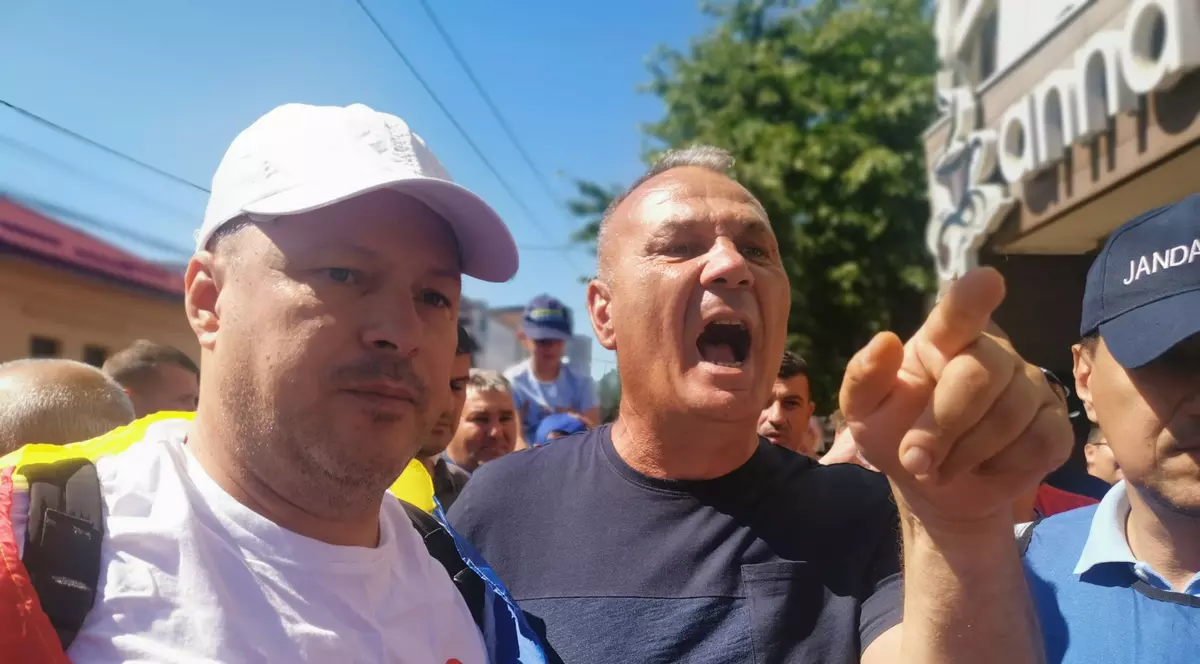 Sindicaliștii CEO protestează față de ONG-ul de mediu la Târgu Jiu
