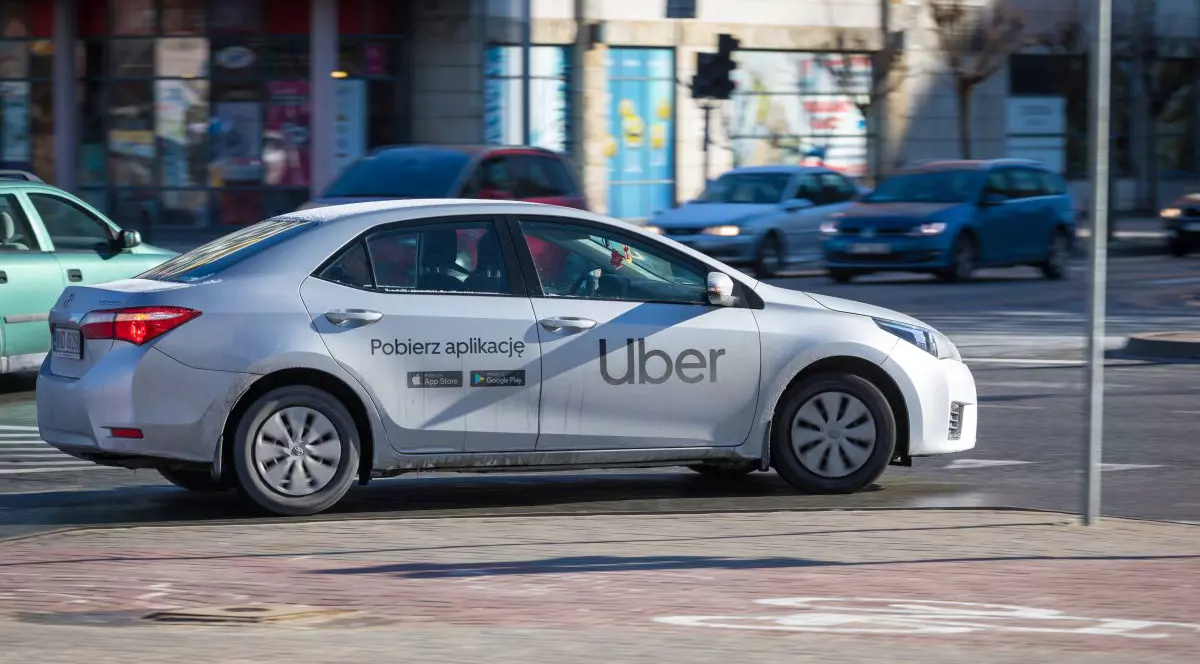 „Este vorba de principii”. Un român stabilit în Marea Britanie a dat Uber în judecată și a câștigat