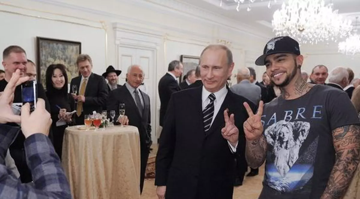 Rapperul Tamati, cunoscut pentru hitul „Welcome to St. Tropez”, a preluat rețeaua Starbucks din Rusia. Ce relație are cu Putin