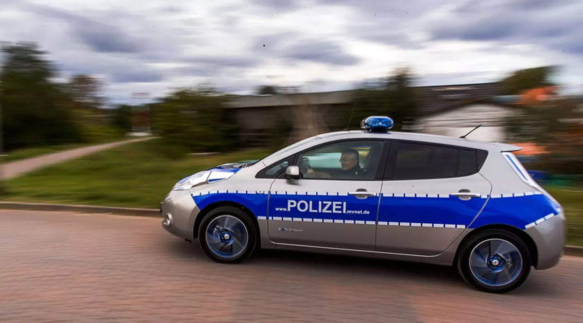 Hackerii au piratat ecranul informativ dintr-un sătuc german și au rulat ore întregi filme pentru adulți