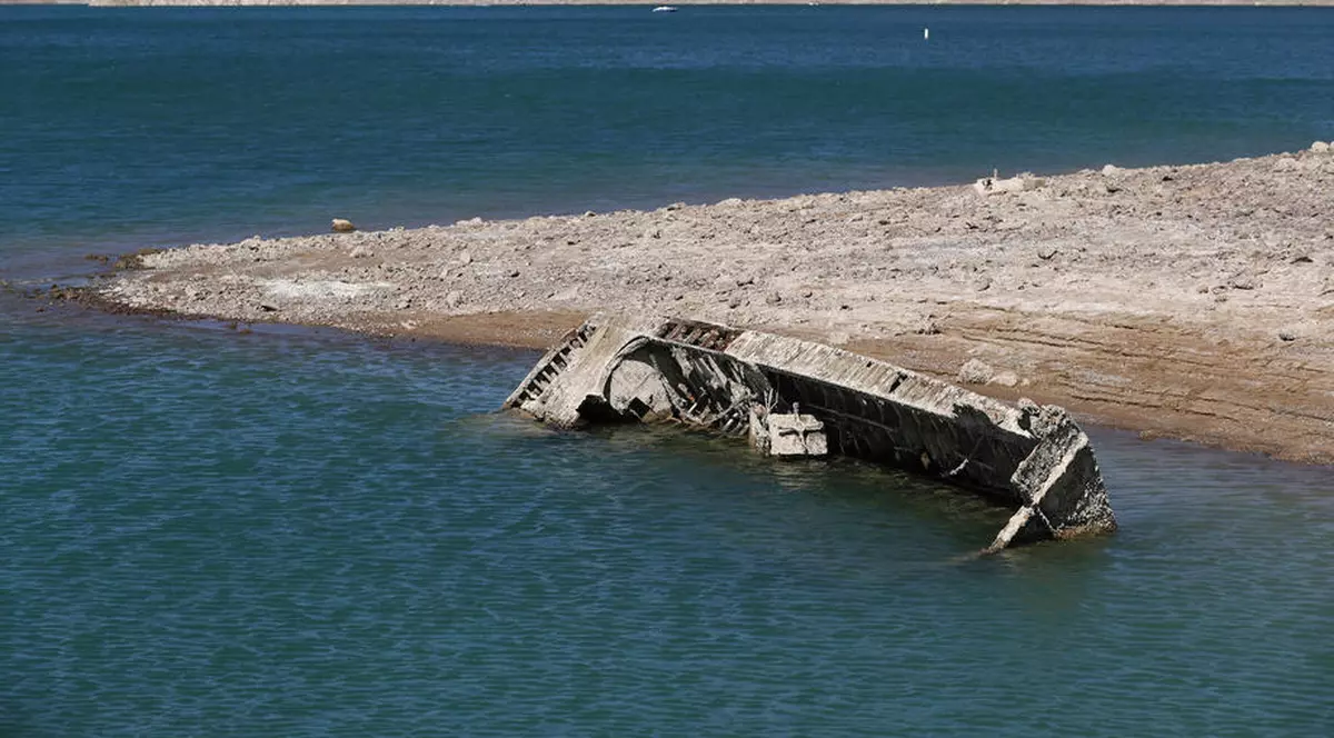 O ambarcațiune din Al Doilea Război Mondial a ieșit la suprafață pe Lacul Mead din SUA, din cauza secetei extreme