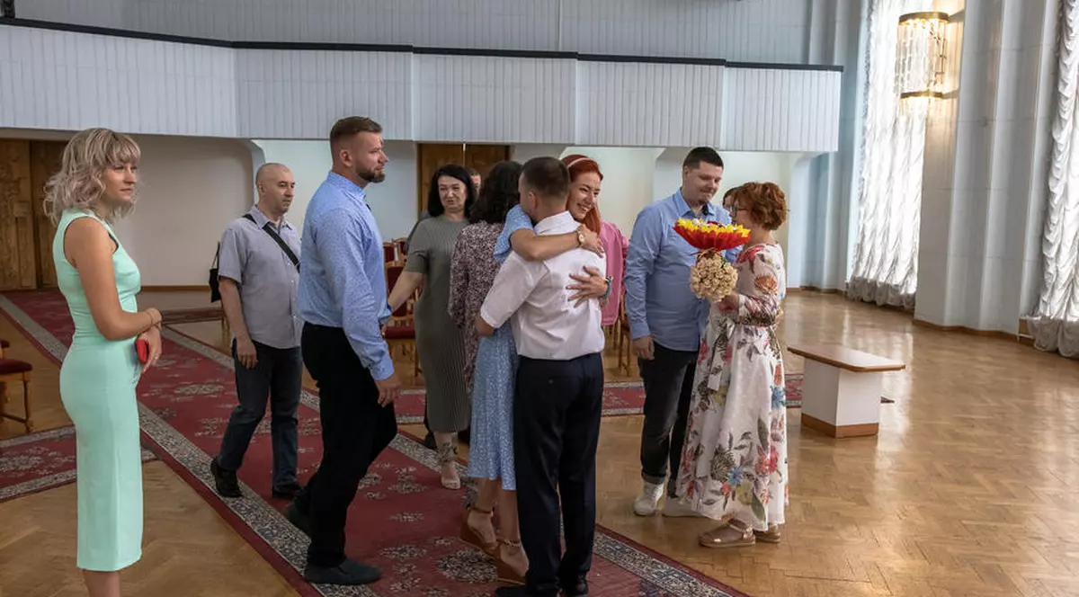 Peste 8.000 de cupluri s-au căsătorit la Kiev după invazia rusă din Ucraina