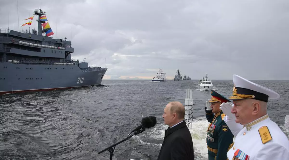 Putin și-a anunțat marinarii că vor primi rachete hipersonice. Președintele rus, prezent la parada de Ziua Marinei din Sankt Petersburg