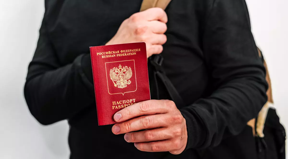 Cipru și Grecia se alătură Germaniei în opoziția față de interzicerea prezenței turiștilor ruși în UE