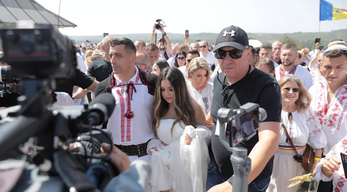 O singură întrebare, la finalul nunții cu mii de oameni: George Simion, de unde sunt banii?