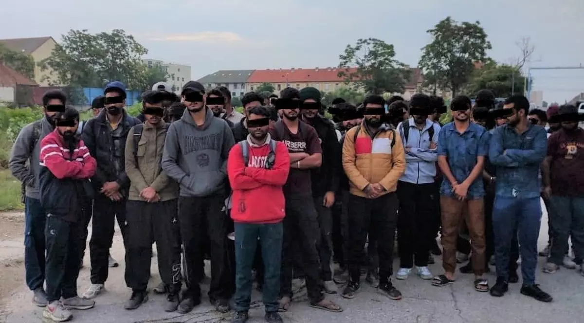 84 de migranţi, găsiți în clădirea dezafectată a fabricii Elba din Timișoara