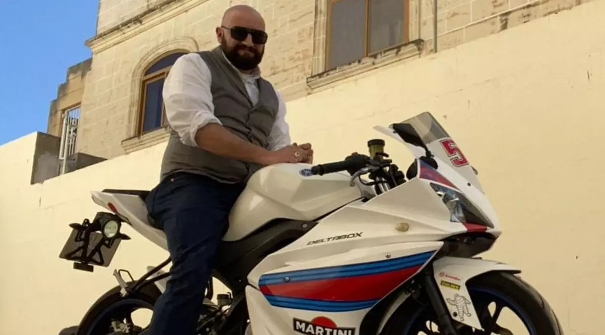 Preot din Malta, acuzat că a deturnat 500.000 de euro din banii enoriașilor. Un sfert din sumă ar fi cheltuit-o pe site-uri pentru adulți