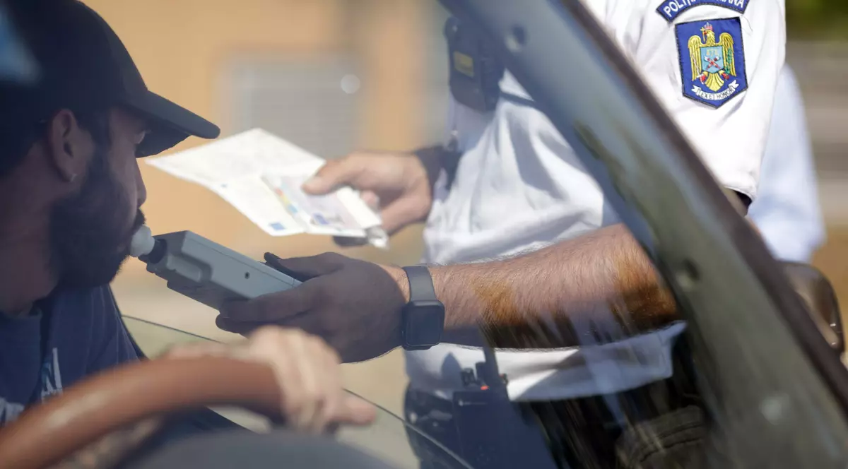 Pedeapsa primită de un șofer care a fost prins băut la volan și de două ori cu permisul suspendat. „A condus în ore mai puțin aglomerate”, au motivat judecătorii