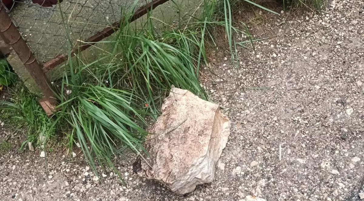 Bărbat rănit grav, după ce a fost lovit de un bolovan desprins dintr-o stâncă, în Cheile Bicazului