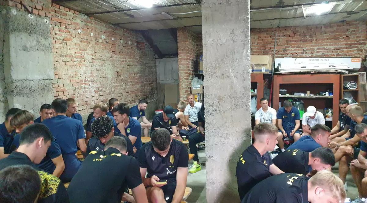 Meci întrerupt în campionatul Ucrainei, după o alarmă aeriană. Jucătorii s-au refugiat într-un buncăr