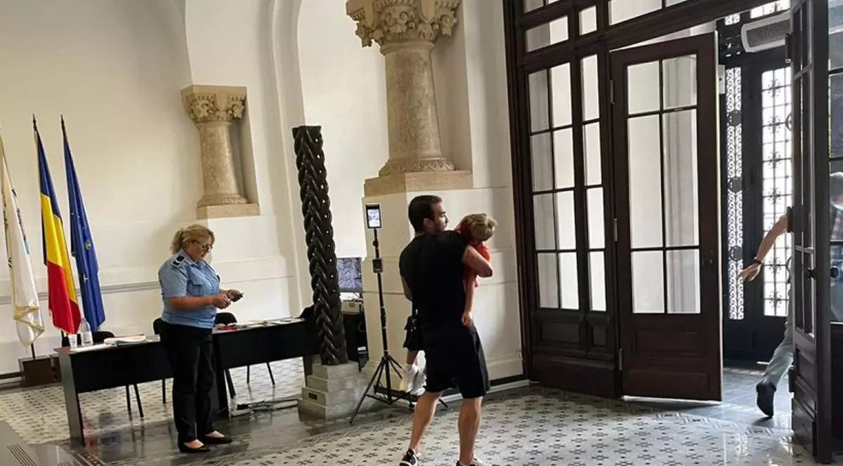 Nicușor Dan a anunțat prima măsură în ancheta incidentului în care o statuie a căzut peste un copil: Un șef din Primăria Capitalei a fost demis