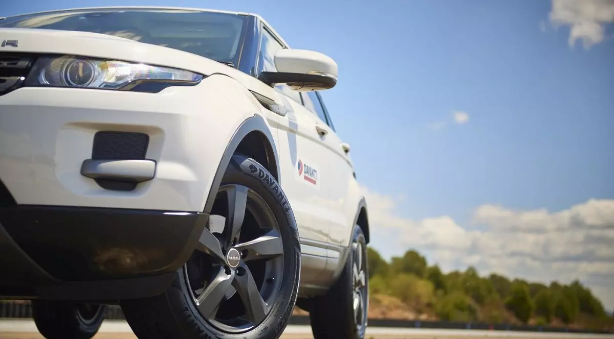 Cum vă afectează să rulați anvelope de iarnă pe durata verii