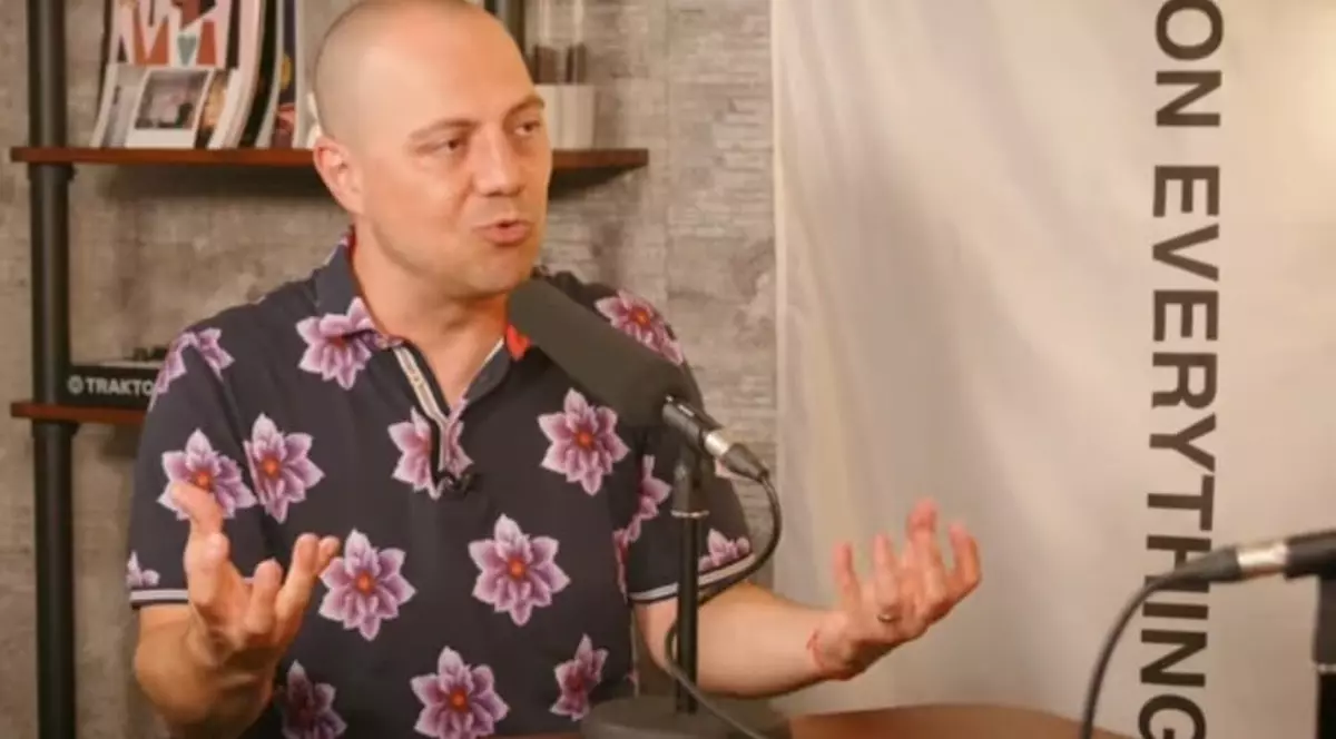 Dan Badea spune că îi este rușine de versurile pe care le-a scris, cu ani în urmă, pentru piesa „Superfemei”: „Doamne! Acum, n-ar mai fi OK”