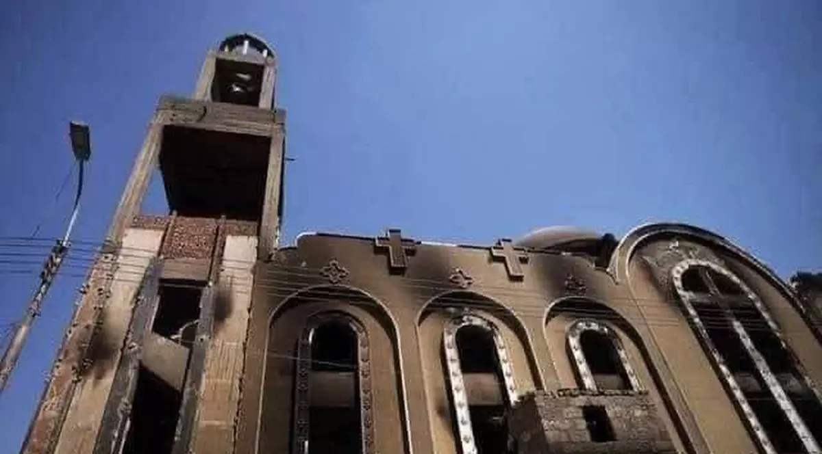 Imagini din Giza, unde un incendiu puternic a cuprins o biserică în care se aflau mii de persoane