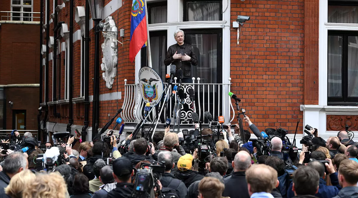 CIA, dată în judecată pentru spionarea jurnaliștilor și avocaților care s-au întâlnit cu Julian Assange