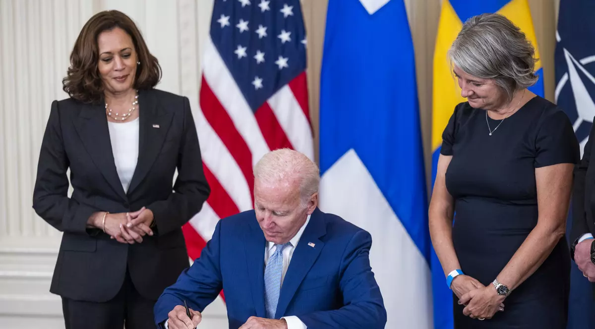 Biden a semnat documentele prin care SUA aprobă aderarea Finlandei și Suediei la NATO