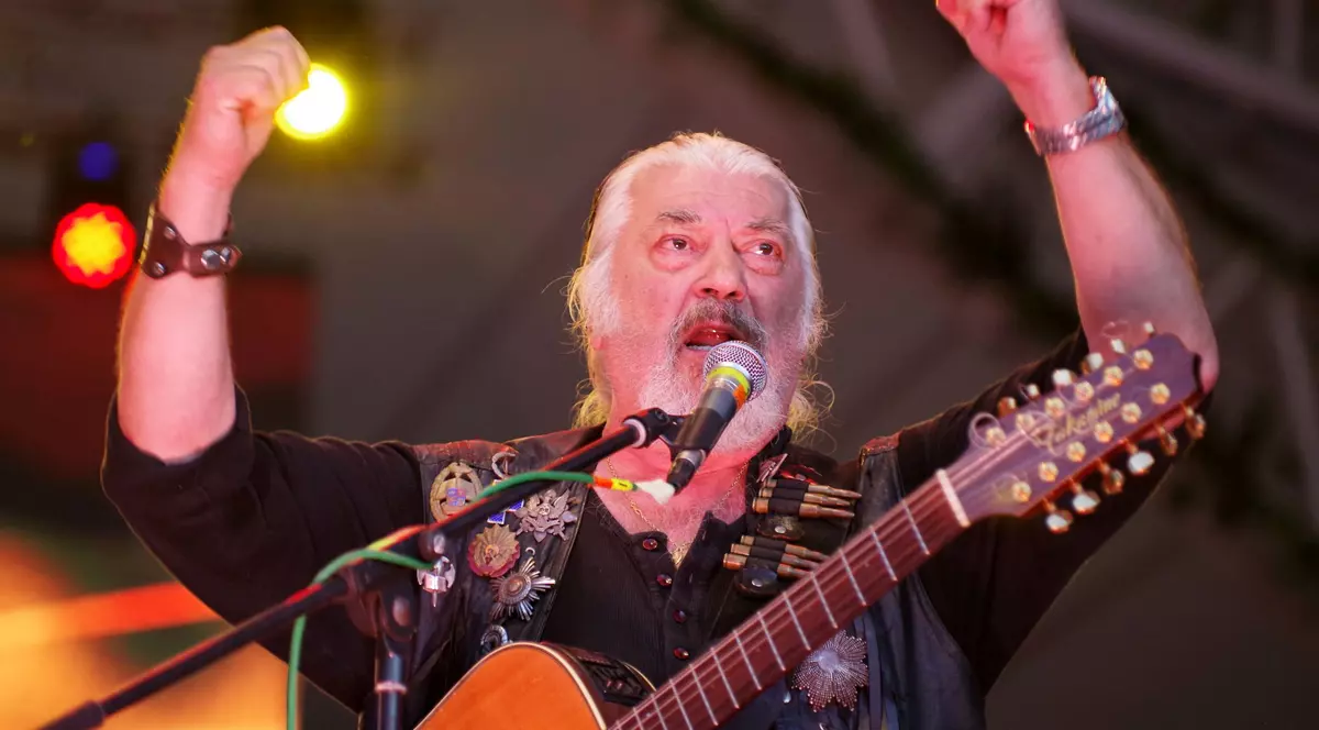 Phoenix cântă la nunta lui George Simion. Nicu Covaci susține că a semnat pentru un concert „în fața a 10.000 de oameni, la un festival”