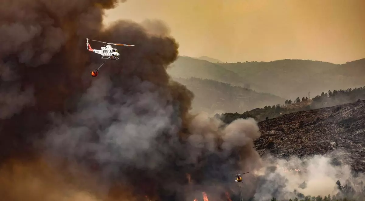 Incendii violente în Spania. Imagini cu intervenția dificilă a pompierilor. Un tren cu pasageri, cuprins de flăcări - VIDEO