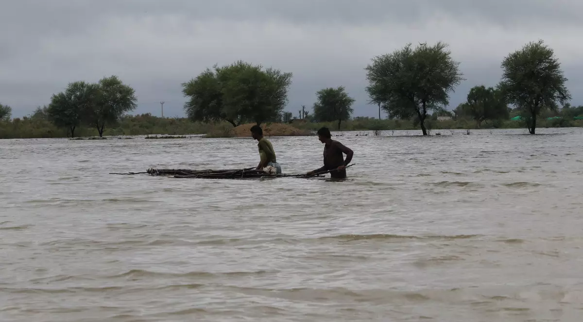 Peste 900 de persoane, inclusiv sute de copii, au murit din cauza inundațiilor din Pakistan