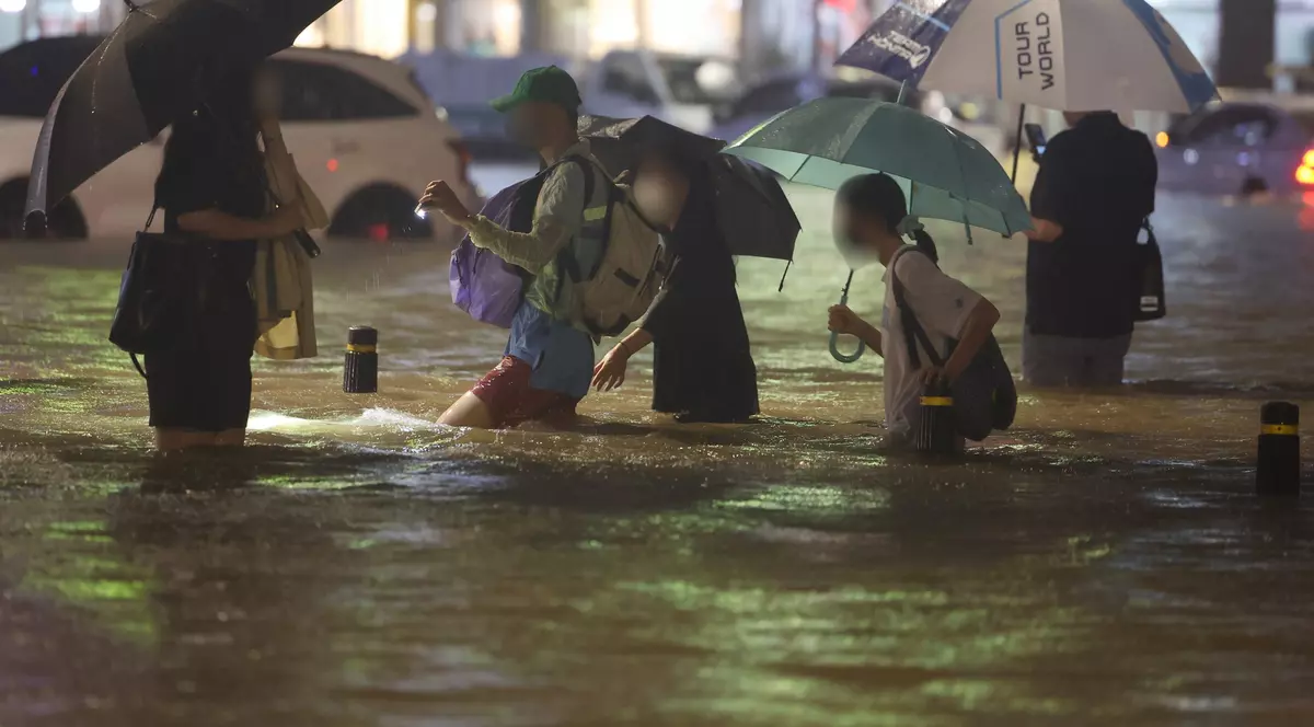 Inundații în capitala Coreei de Sud. Cel puțin opt persoane au murit