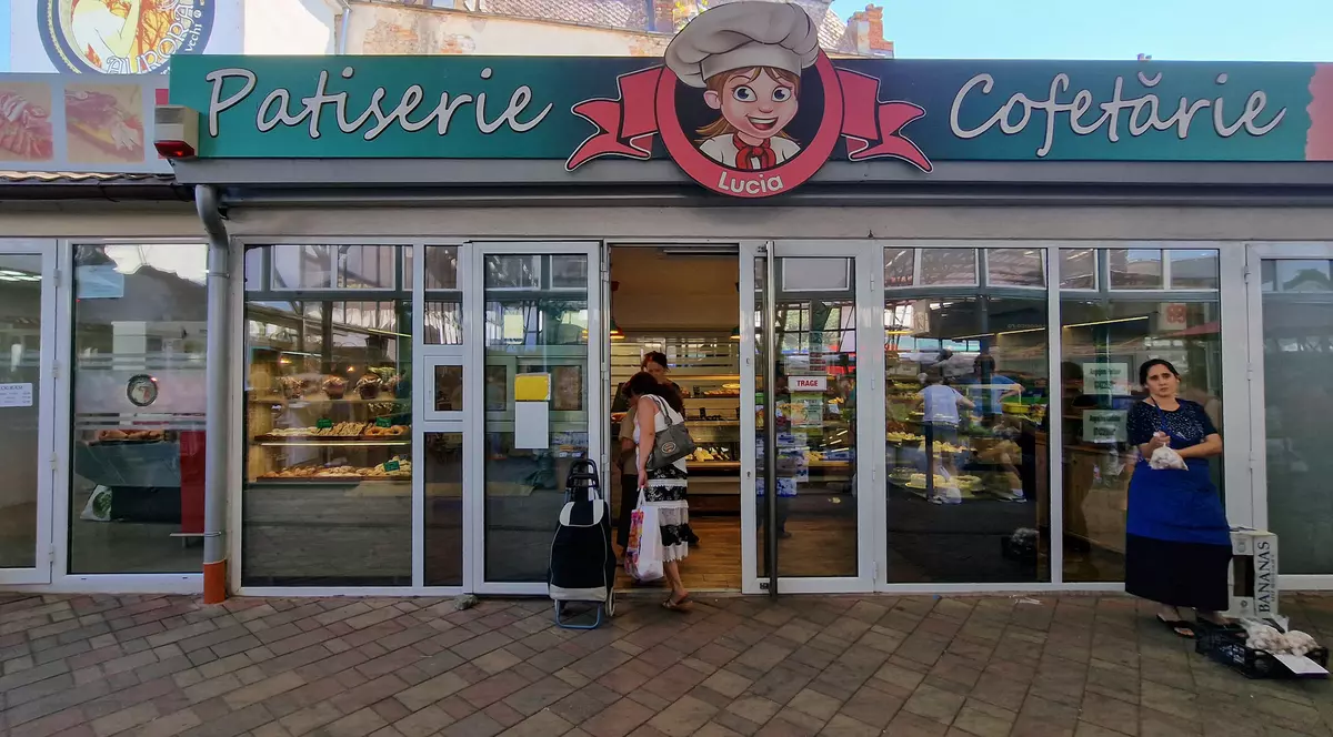 FOTO. Un drum la patiseria lui Marcel Ciolacu din Buzău: plăcintele sunt ieftine, dar nu au mare brânză