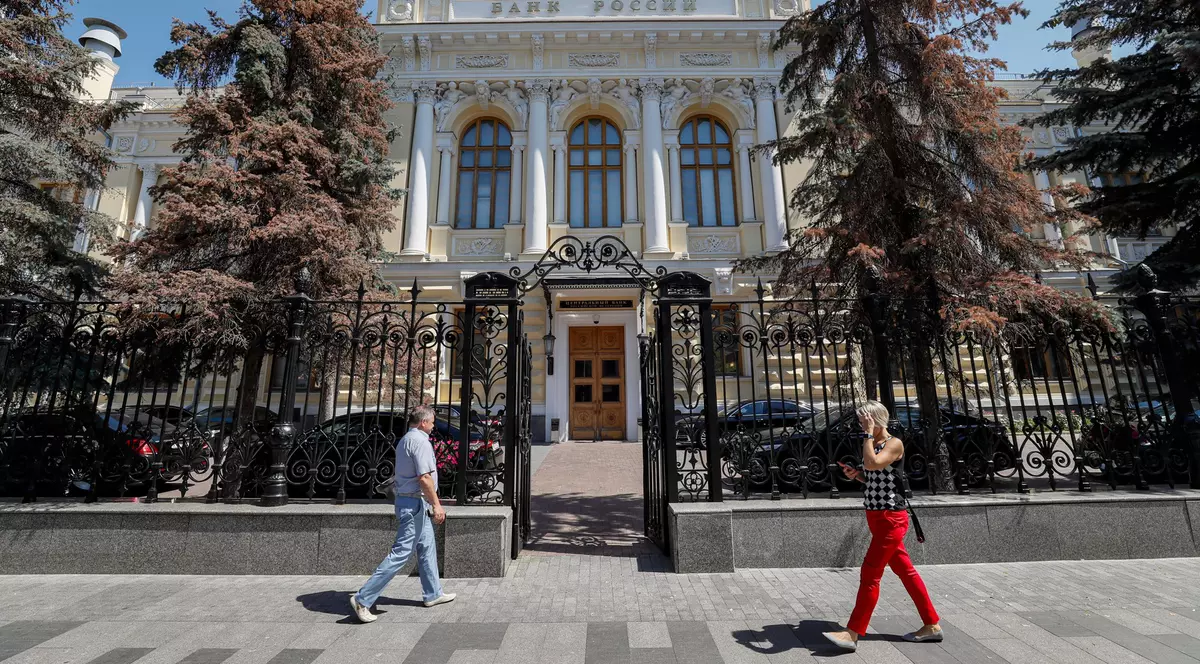 Presa din Moscova pune sub semnul întrebării raportarea unei balanțe de plăți pozitive a Rusiei pe iulie: „Suspect de strălucitoare. De unde?”