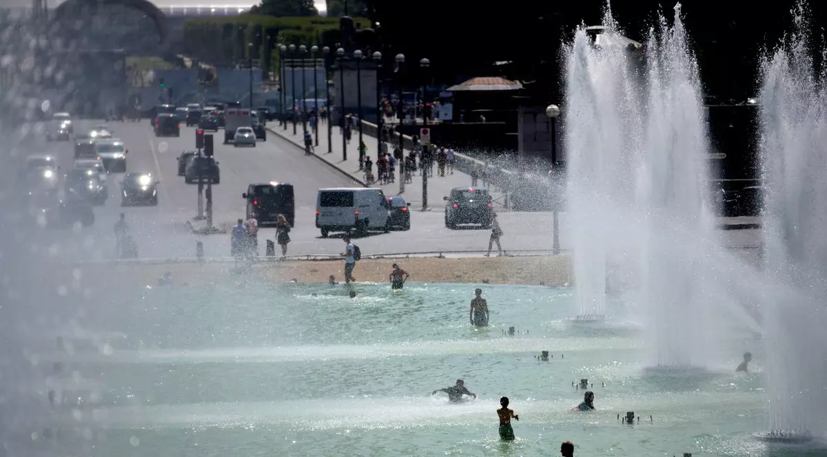 Opt orașe ale lumii, lovite de caniculă. Măsurile luate pentru a reduce temperaturile, uneori chiar cu 10 grade Celsius